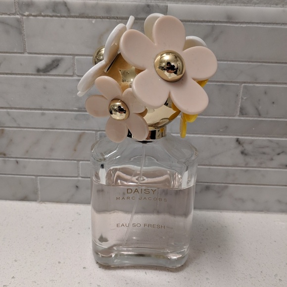 Marc Jacobs Daisy Eau So Fresh Perfume - Picture 2 of 4